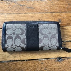 COACH WALLET NWOT